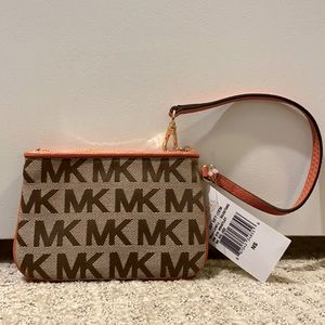 Micheal Kors jet set wristlet